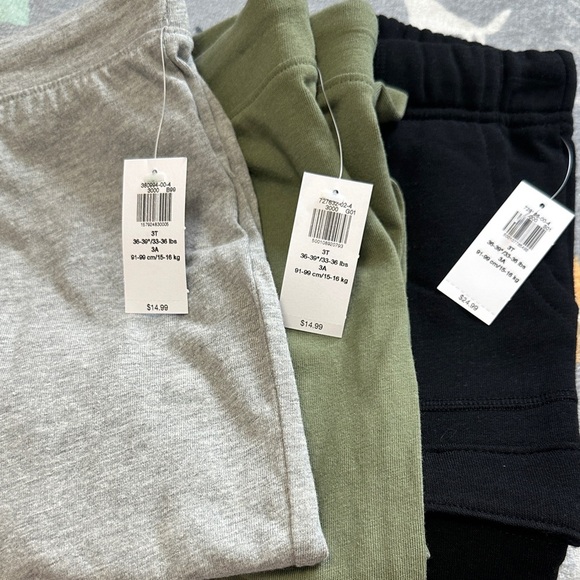 ❤️ 2/$70 - Old Navy 3T Boys Sweatpants - Gray, Olive, and Black - Picture 10 of 11